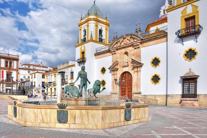 Ronda and Setenil De Las Bodegas Private Tour From Cadiz - Discovering Setenil De Las Bodegas