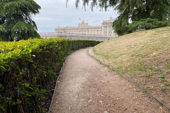 Royal Palace Madrid Small Group Tour With Skip the Line Ticket - Common questions