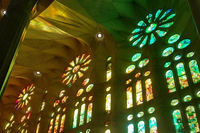 Sagrada Familia Guided Tour With Towers Access - Common questions