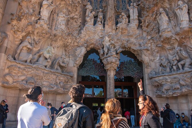 Sagrada Familia Small Group Guided Tour With Skip the Line Ticket - Additional Offerings and Recommendations