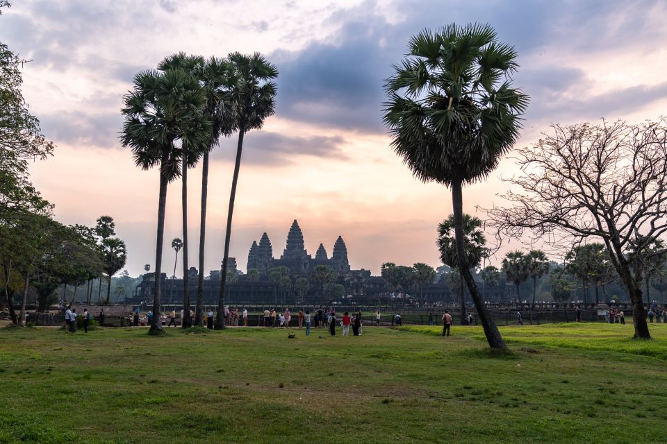 Siem Reap: Angkor Sunrise Bike Tour With Breakfast and Lunch - Directions