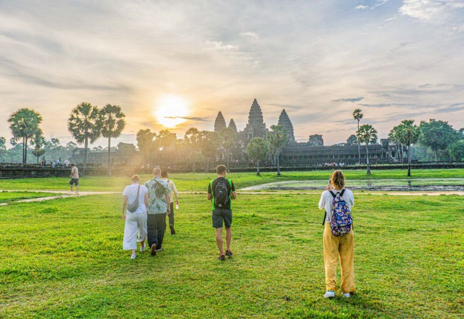 Siem Reap: Angkor Wat & Floating Village 2-Day Private Tour - Day 2: Sunset Boat Ride Experience