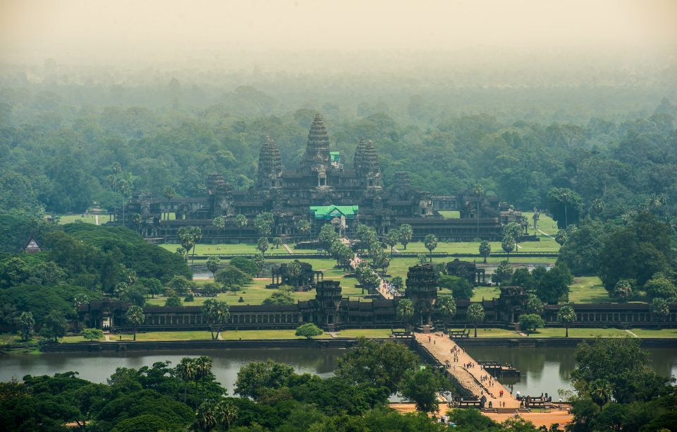 Siem Reap: Sunrise at Angkor Wat and Champagne Breakfast - Experience