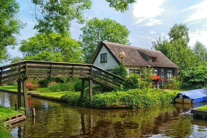 Sightseeing Tour to Keukenhof Tulip Gardens Fields and Giethoorn From Amsterdam - Common questions