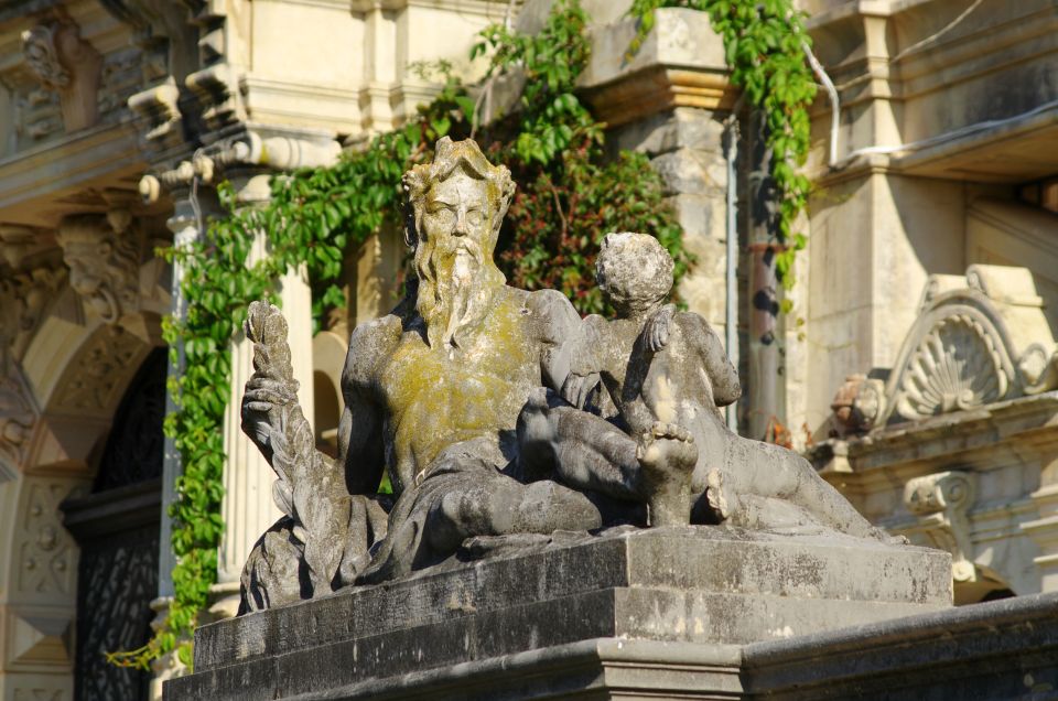 Sinaia: Peleș Castle Tour With an Expert Guide - Meeting Point