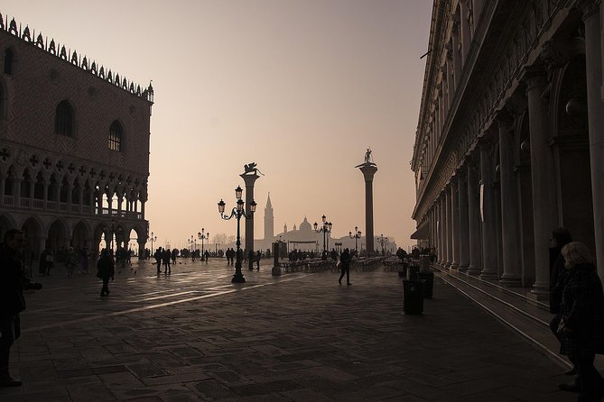 Skip the Line Venice Doges Palace and St. Marks Basilica Tour - T23 - Guide Performance