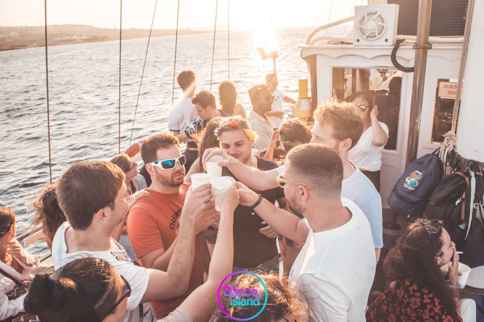 Sliema: Sailboat Party With an Open Bar, Food, and Swimming - Review Summary
