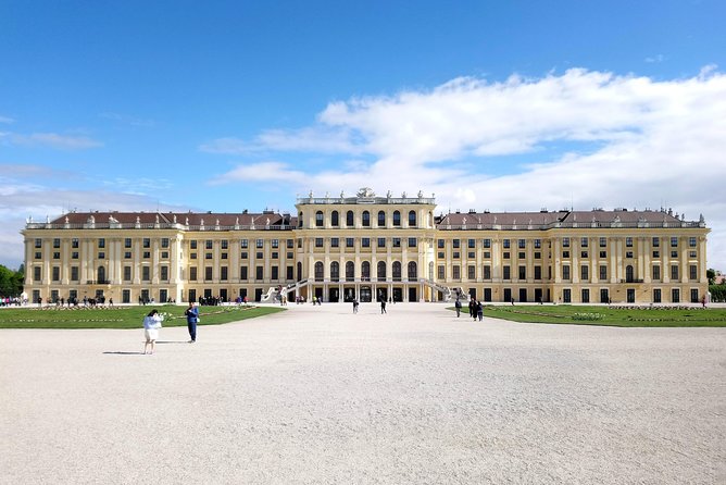 Small-Group Schönbrunn Palace Half-Day Tour With a Historian Guide - Directions