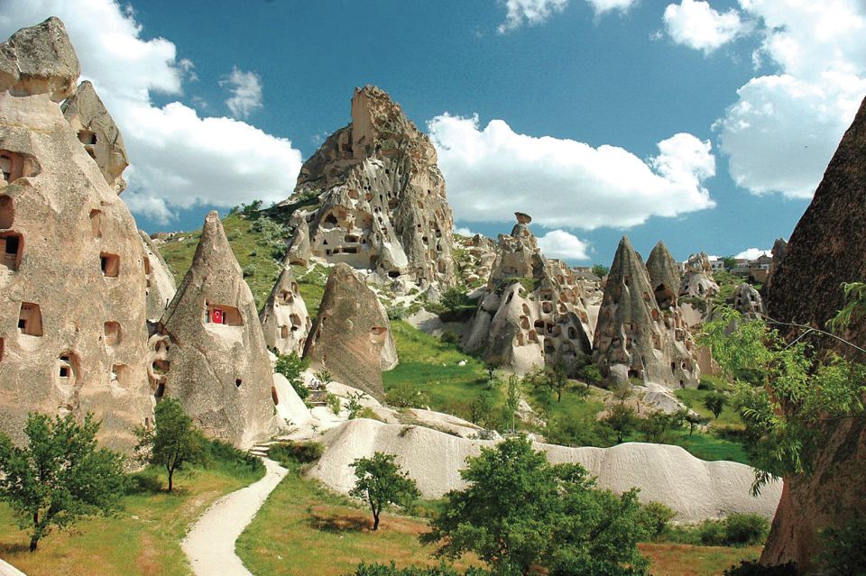 South Cappadocia Full-Day Green Tour With Trekking - Guides Performance Rating