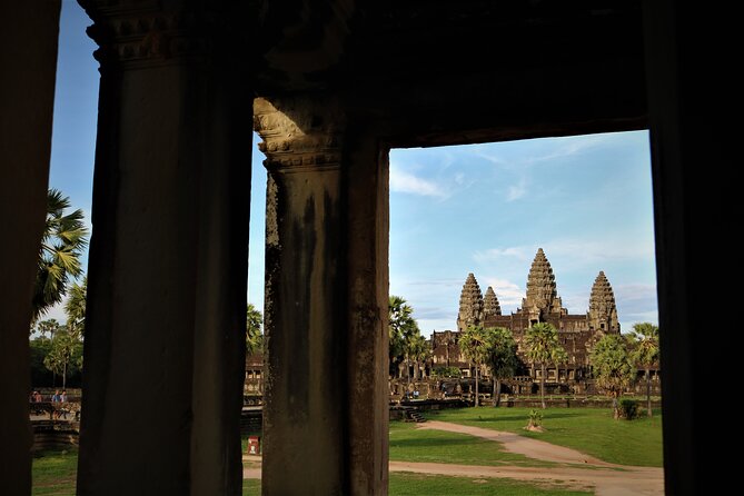 Sunrise Small-Group Tour of Angkor Wat From Siem Reap - Tour Highlights and Inclusions
