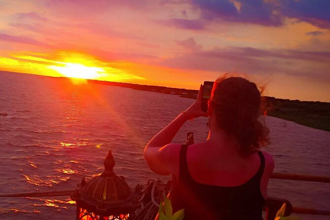 Sunset Dinner and Drinks With a Floating Village Cruise - Weather Impact