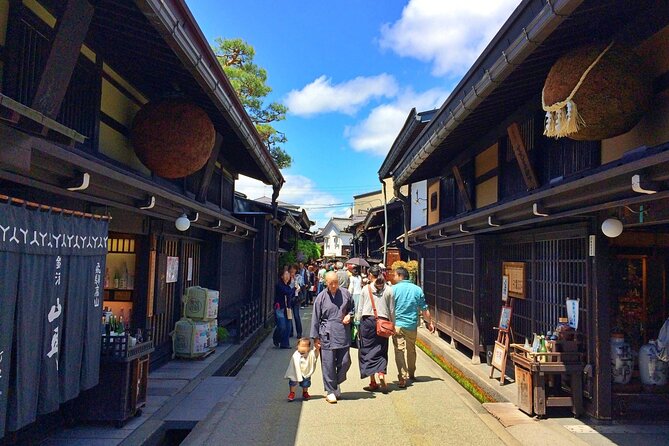 Takayama Arts & Crafts Local Culture Private Tour With Government-Licensed Guide - Customer Reviews