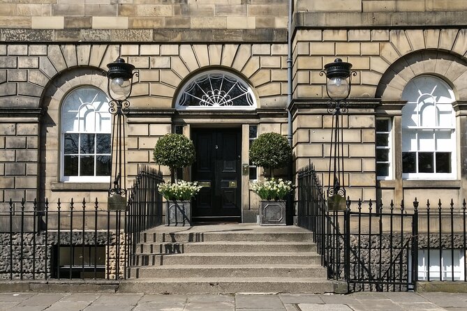 The Architecture of Money: A Self-Guided Audio Tour of Edinburgh's New Town - Architectural Styles in New Town