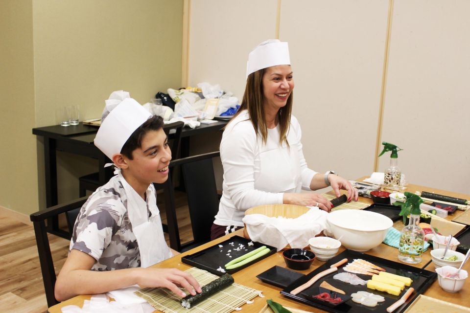 Tokyo: Tsukiji Market Guided Tour & Sushi-Making Experience - Meeting Point and Reviews