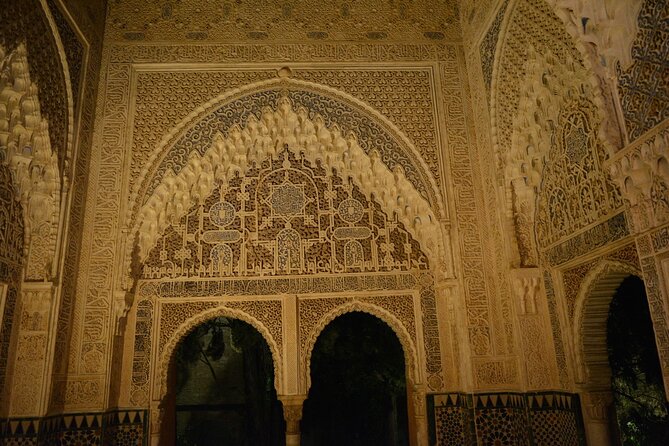 Visit Alhambra at Night (10 People) - Booking, Pricing, and Reviews