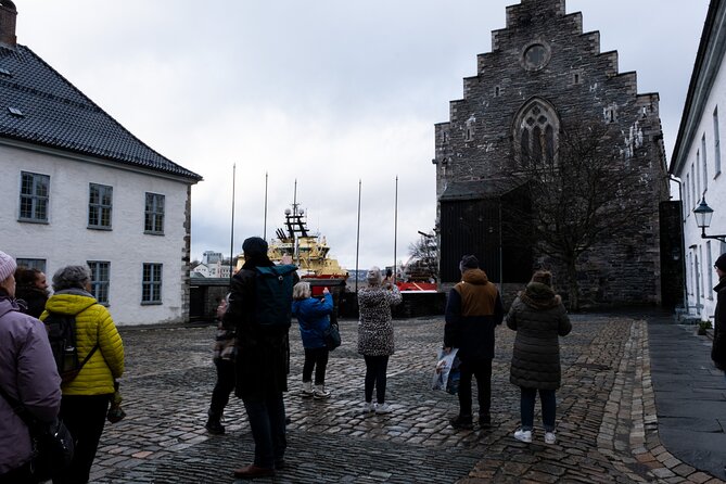 Walking Tour in Bergen of the Past and Present - Tour Experience