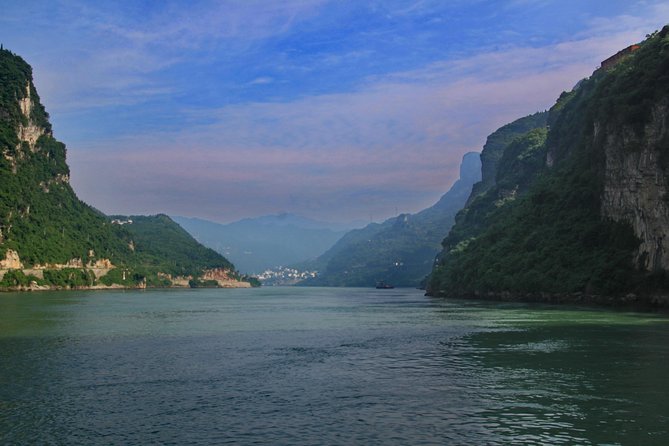 Yangtze River Cruise From Yichang to Chongqing Upstream in 5 Days 4 Nights - Common questions