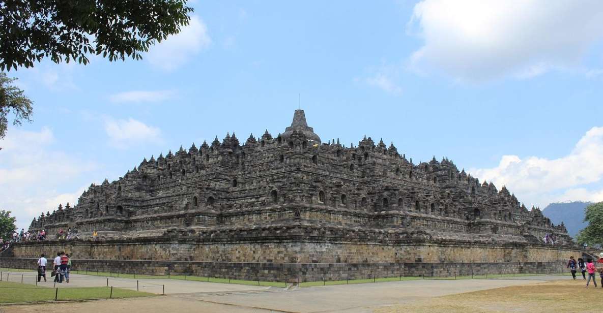 Yogyakarta: Prambanan Tour and Borobudur Climb to the Top - Participant Requirements