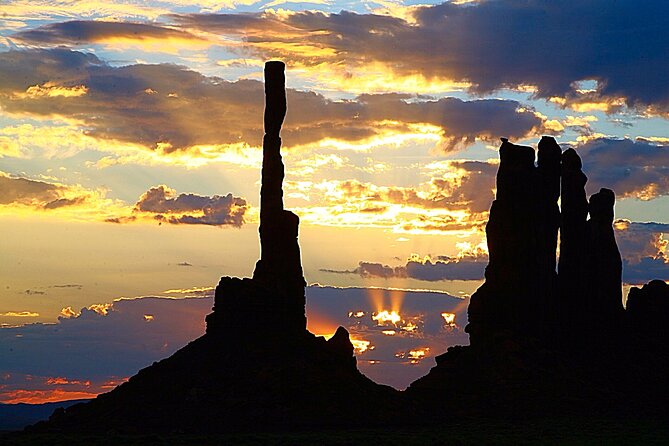 3.0 Hours of Monument Valleys Sunrise or Sunset 44 Tour - Captivating Sunset Views