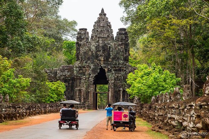 7-must See Temples in Angkor Park (Private Guided Tour) - Temple 7: Phnom Bakheng