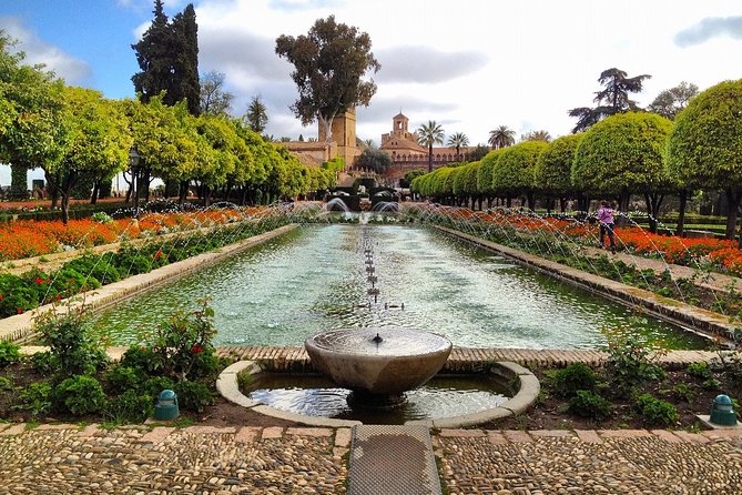 Alcazar of Cordoba Small Group Tour With Skip the Line Ticket - Castle of Christian Monarchs Exploration