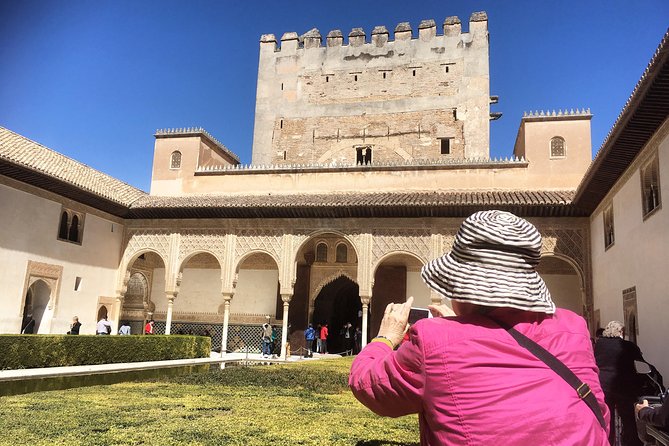 Alhambra and Nasrid Palaces: Private Tour Through the Senses - Meeting Point and Tour Logistics