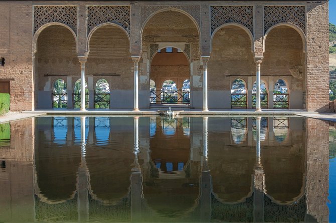 Alhambra & Generalife: Exclusive 3-Hour Private Tour With Tickets Included - Directions