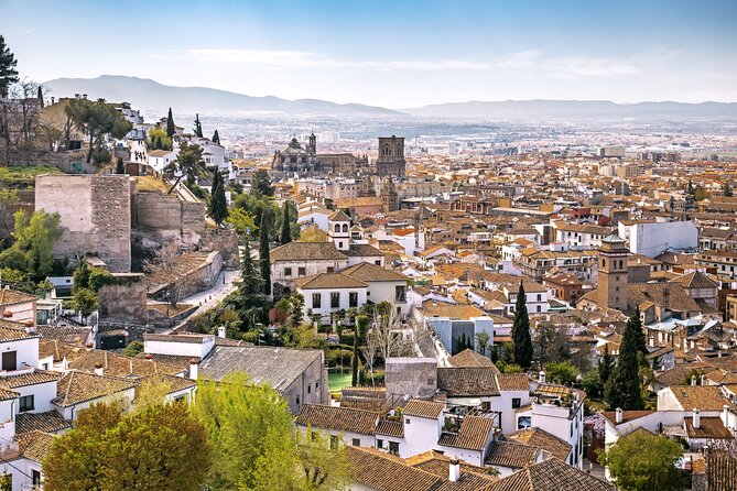 Alhambra With Nazaries Palaces Private Tour - Host Responses and Visitor Appreciation