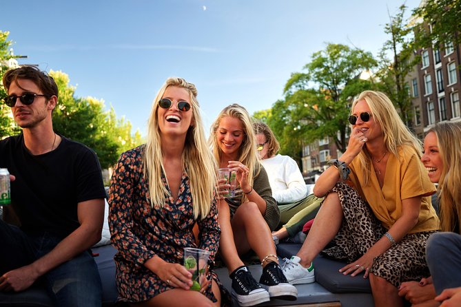 Amsterdam Canal Cruise With Live Guide and Onboard Bar - Tour Experience and Onboard Amenities