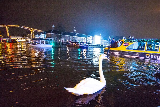 Amsterdam Evening Canal Cruise With Live Guide and Onboard Bar - Highlights and Criticisms