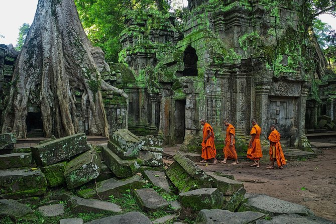 Angkor Wat and Royal Temples Private Tour From Siem Reap - Safety Guidelines
