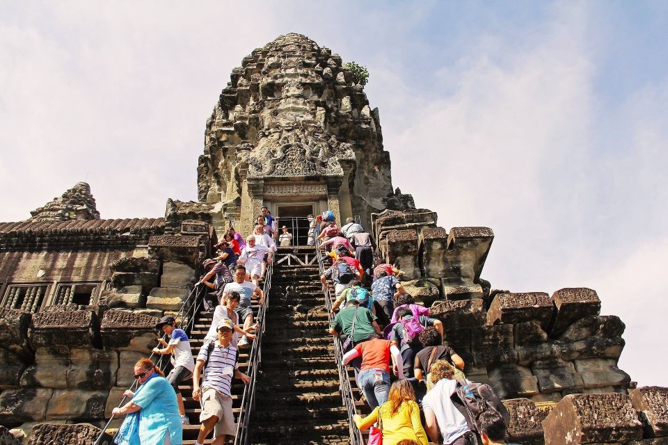 Angkor Wat: Small Circuit Tour by Car With English Guide - Connect With Khmer Culture