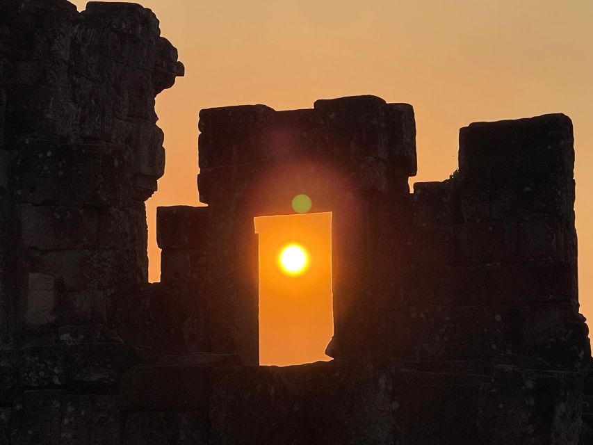 Angkor Wat Sunrise Private Full Day Tour - Breakfast at Local Restaurant