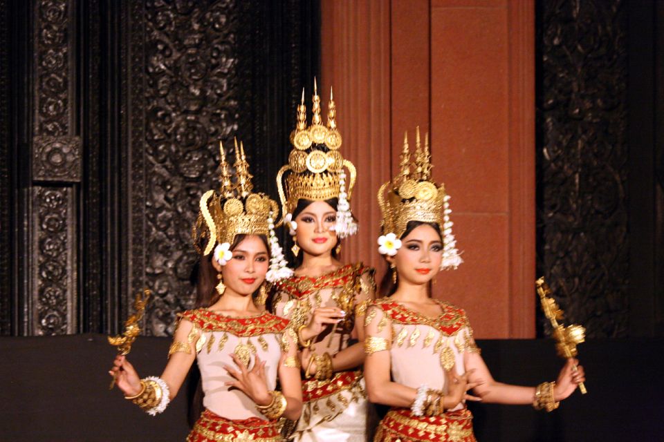 Apsara Dance Show With Dinner by Tuk-Tuk Roundtrip Transfer - Common questions