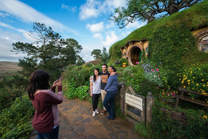 Auckland to Rotorua via Hobbiton Small Group Tour (One Way) - Logistics and Pickup Information