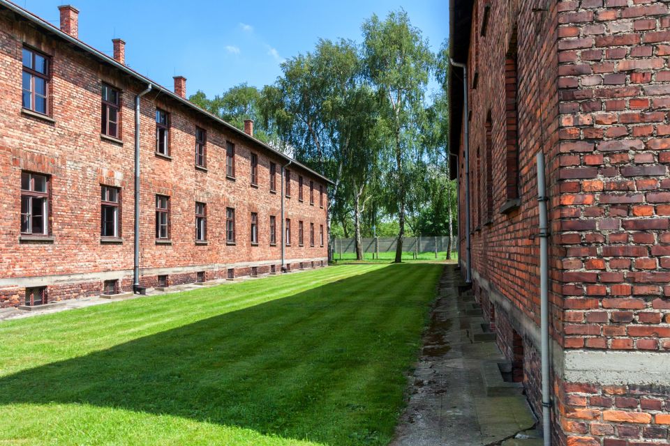 Auschwitz-Birkenau: Guided Tour With Fast Track Ticket - Directions