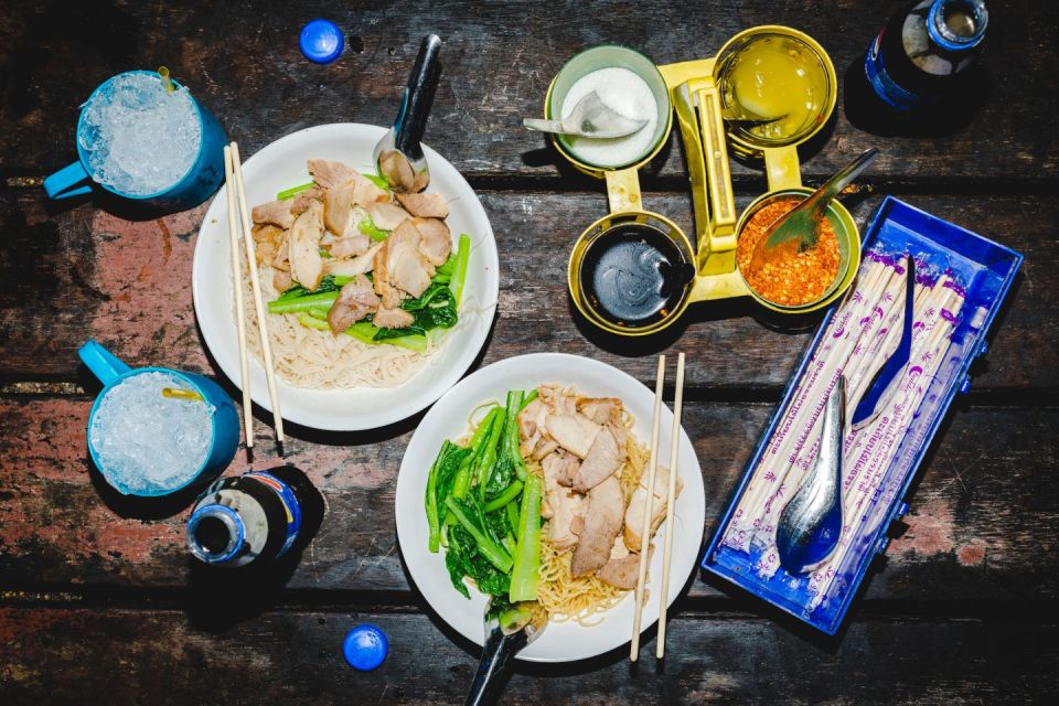 Bangkok: Backstreets Food Tour With 15 Tastings - Local Hospitality Experience