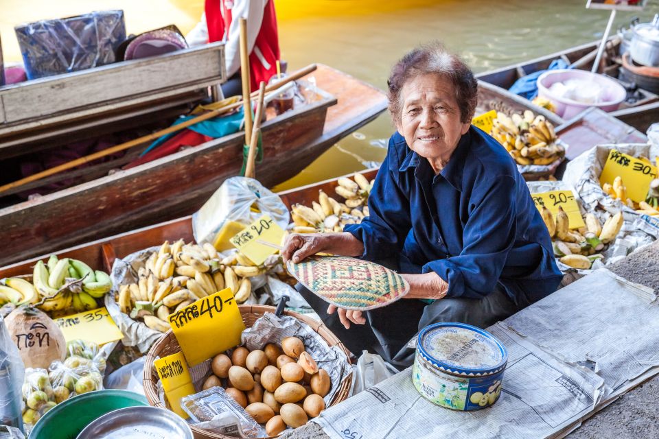 Bangkok: Private Car Hire to Damnoen Saduak Floating Market - Market Focus