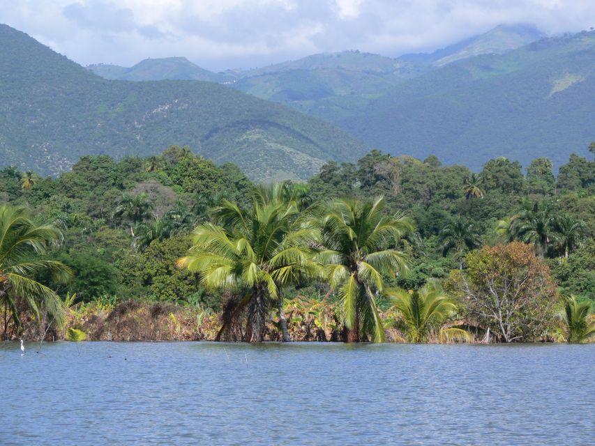 Barahona: Lake Enriquillo Discovery Tour - Customer Service and Tips