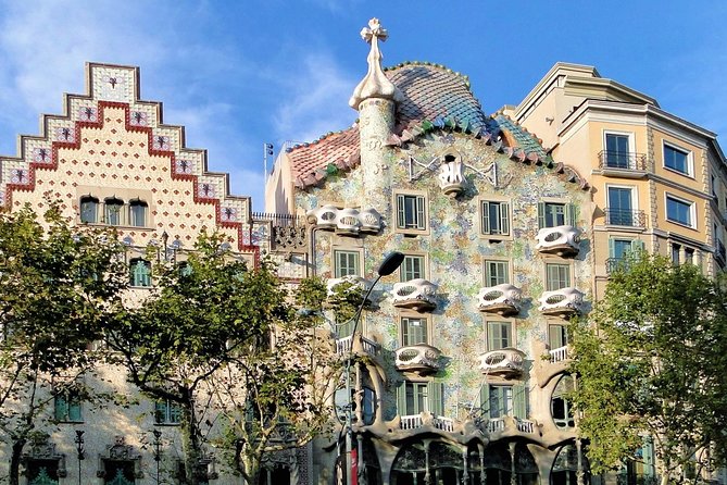 Barcelona Highlights Small Group Tour With Hotel Pick up - Common questions