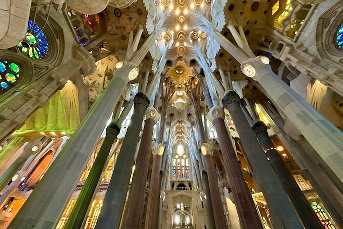 Barcelona in a Day Tour: Sagrada Familia, Park Guell & Old Town - Common questions