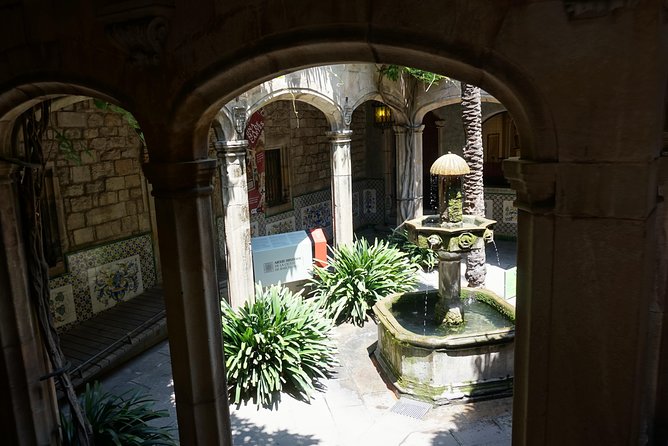 Barcelona, Stories and Legends of the Gothic Quarter, With Tapas. - Common questions