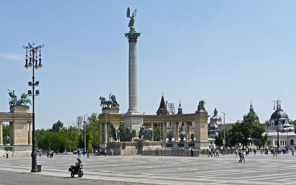 Budapest: Downtown Pest 3-Hour Historical Walking Tour - Common questions