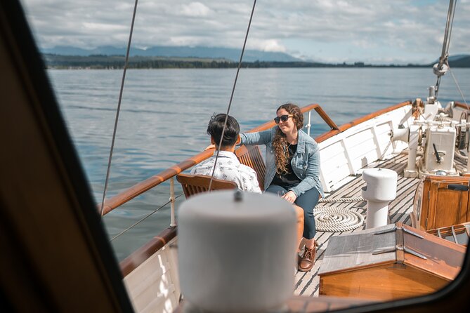 Champagne Sightseeing Cruise on Lake Te Anau - Reviews Summary