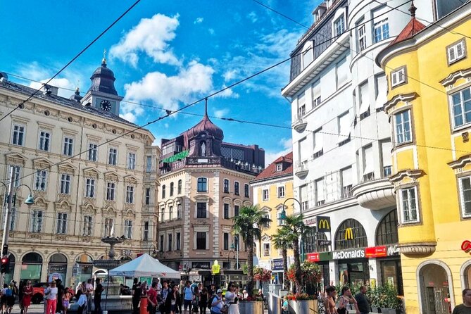 CITY QUEST LINZ: Uncover the Secrets of This CITY! - Navigate the Citys Landmarks