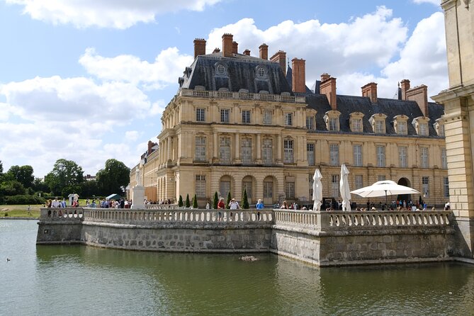 Day Trip to Fontainebleau : Horse Riding, Gastronomy and Castle - History and Architecture Insights