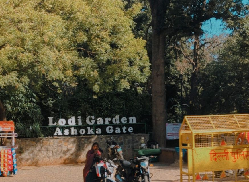 Delhi: Yoga in Lodhi Garden - Location and Setting