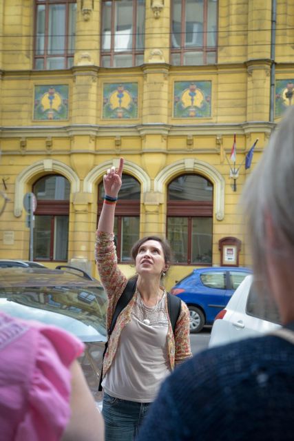 Dutch-Language Walking Tour With Gastronomy in the Old Town - Interactive Cultural Experiences