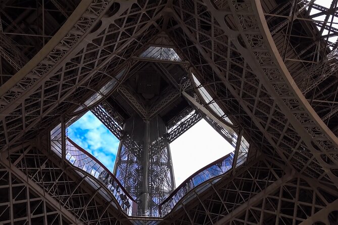 Eiffel Tower Access to 2nd Floor With Summit and Cruise Options - Maximum of 250 Travelers per Tour