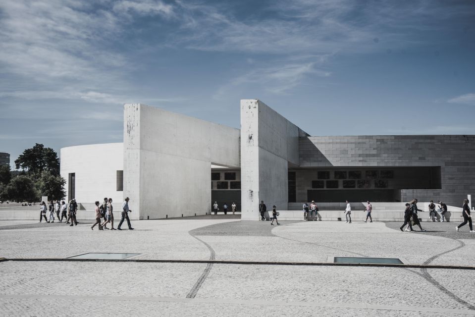 Fátima, Batalha, Nazaré, Tomar & Óbidos: Place of Miracles - Sanctuaries and Basilicas Tour